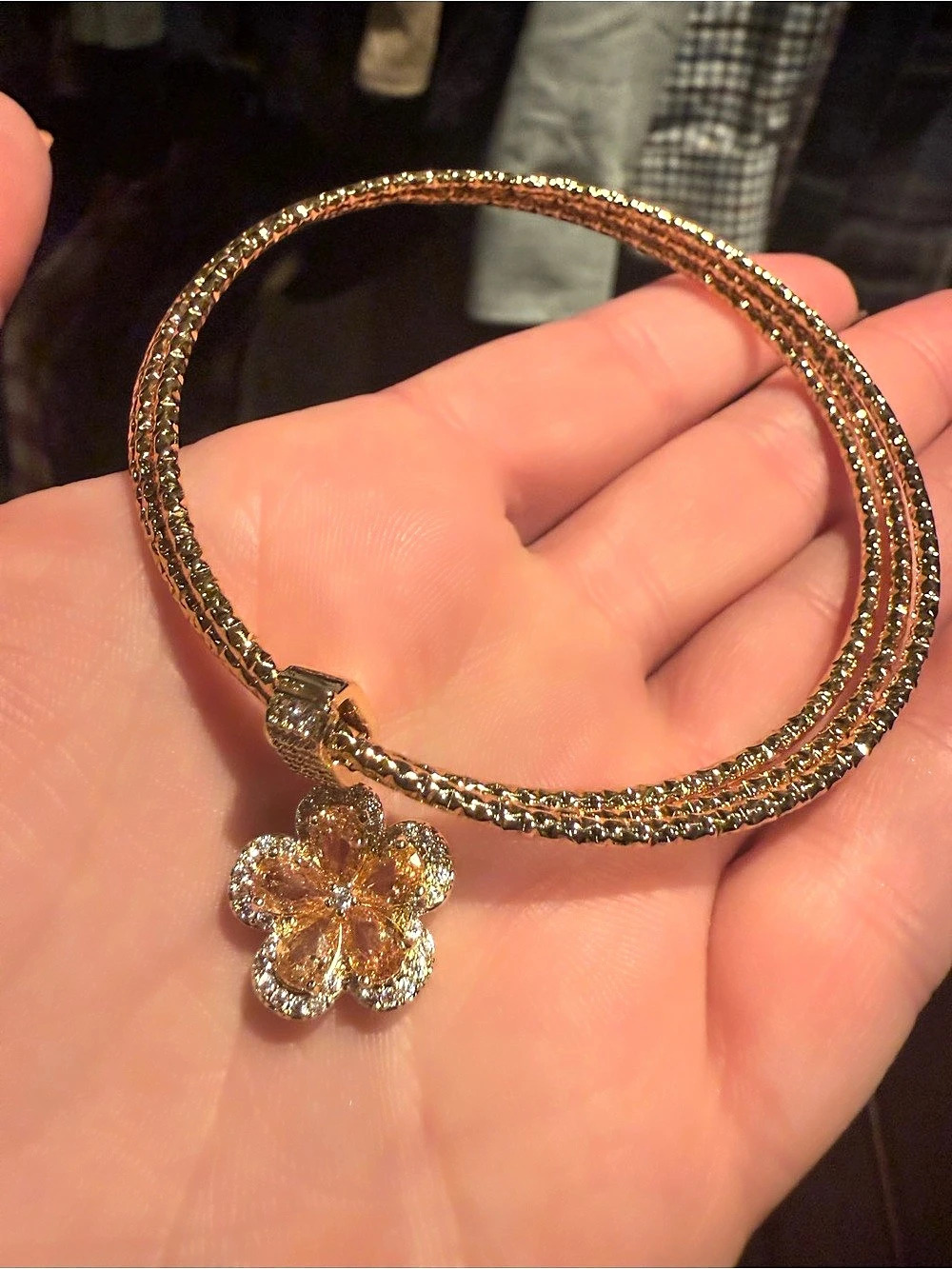 Gold-Tone Flower Charm bangle Bracelet new